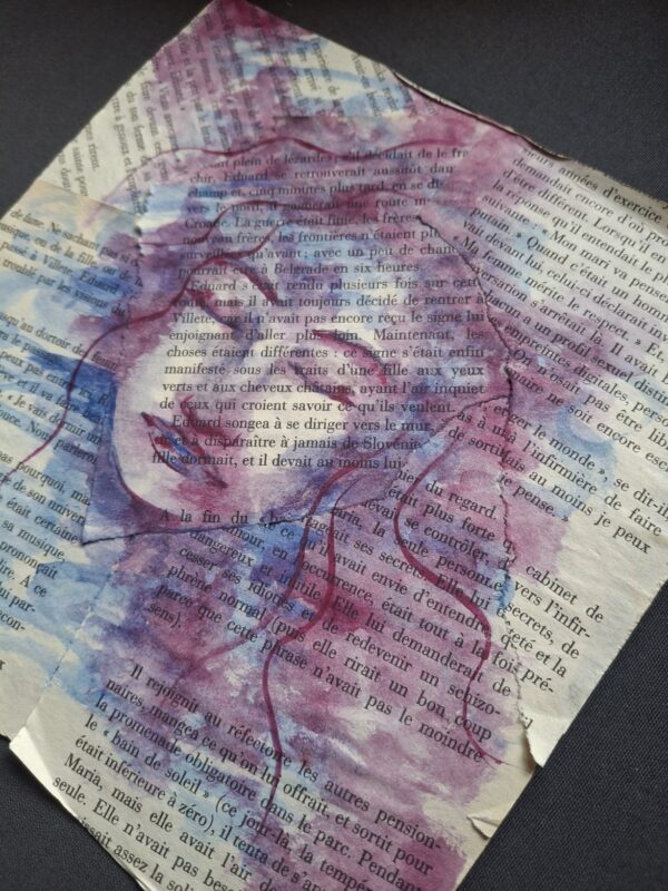 Aquarelle originale sur superposition de pages de livres - "Femmes" 5 – Image 2